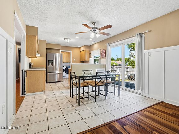 3rd image of 881 Eaglehurst Court