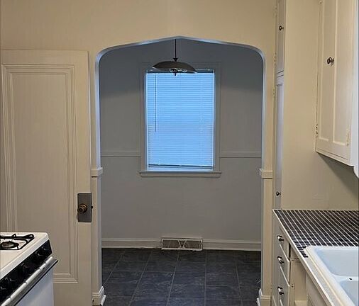 4th image of 1518 Oliver Ave N