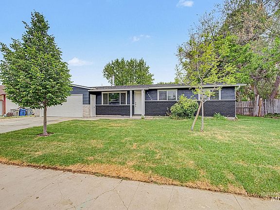 2nd image of 10070 W Canterbury Dr