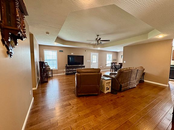 4th image of 145 Chandler Dr