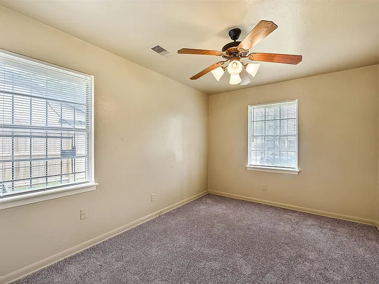 5503 S Acres Dr — Photo 16