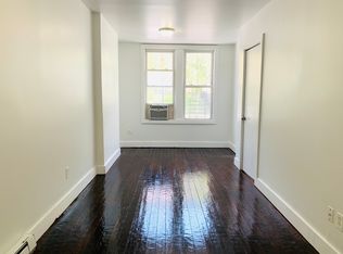 22-42 41st St #1R, Astoria, NY 11105