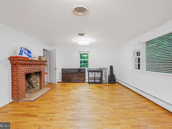 5th image of 17724 Batestown Rd
