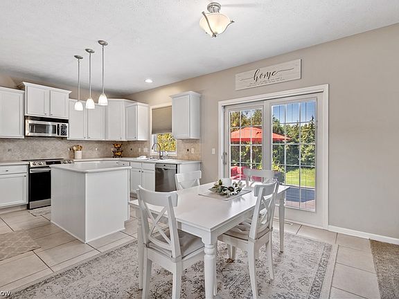 4th image of 9576 Beatrice Ln