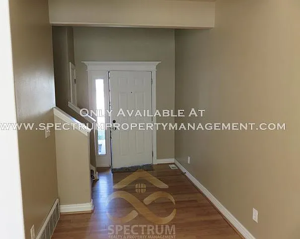 5 bed, 3.5 bath, 2320 sqft, $2,395 — Photo 3