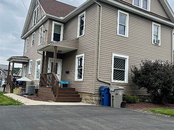 2nd image of 1218-1220 S Cottage St