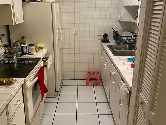 4th image of 300 W 74th Pl APT 205