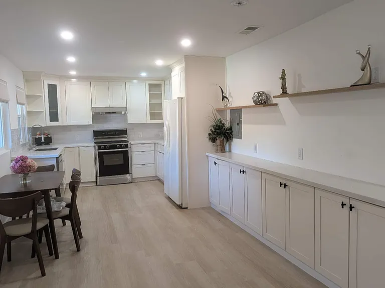 22434 Salem Ave #B — Photo 4