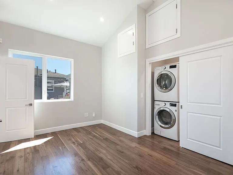 7849-7851 Airlane Ave — Photo 13