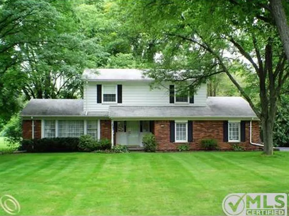 126 Orchardale Dr, Rochester Hills, MI 48309