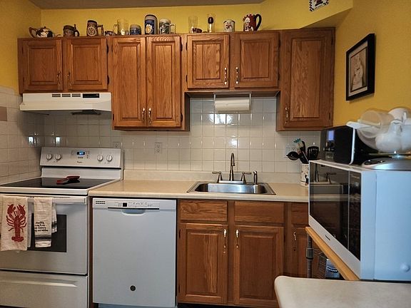 5th image of 68 Summer Ave APT 12