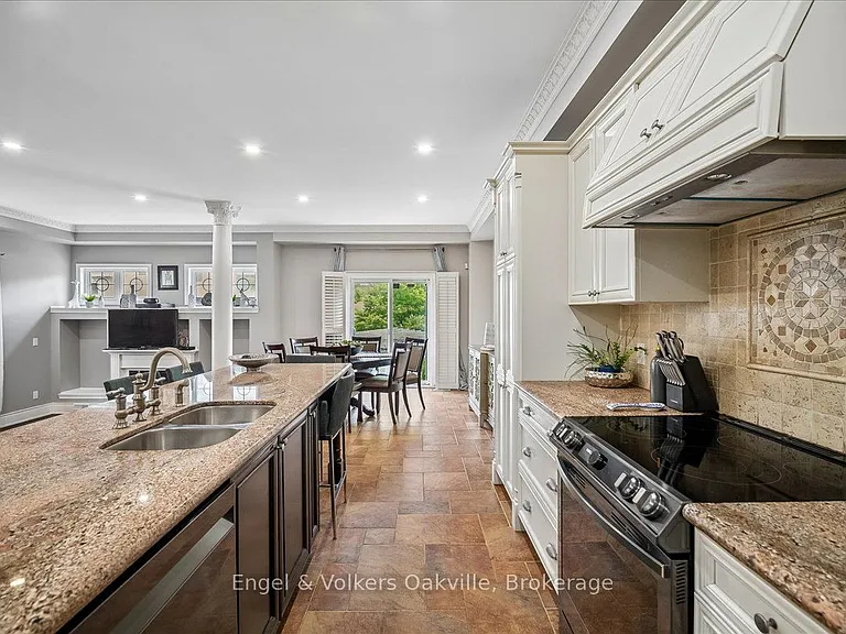 5113 Celebration Dr — Photo 3
