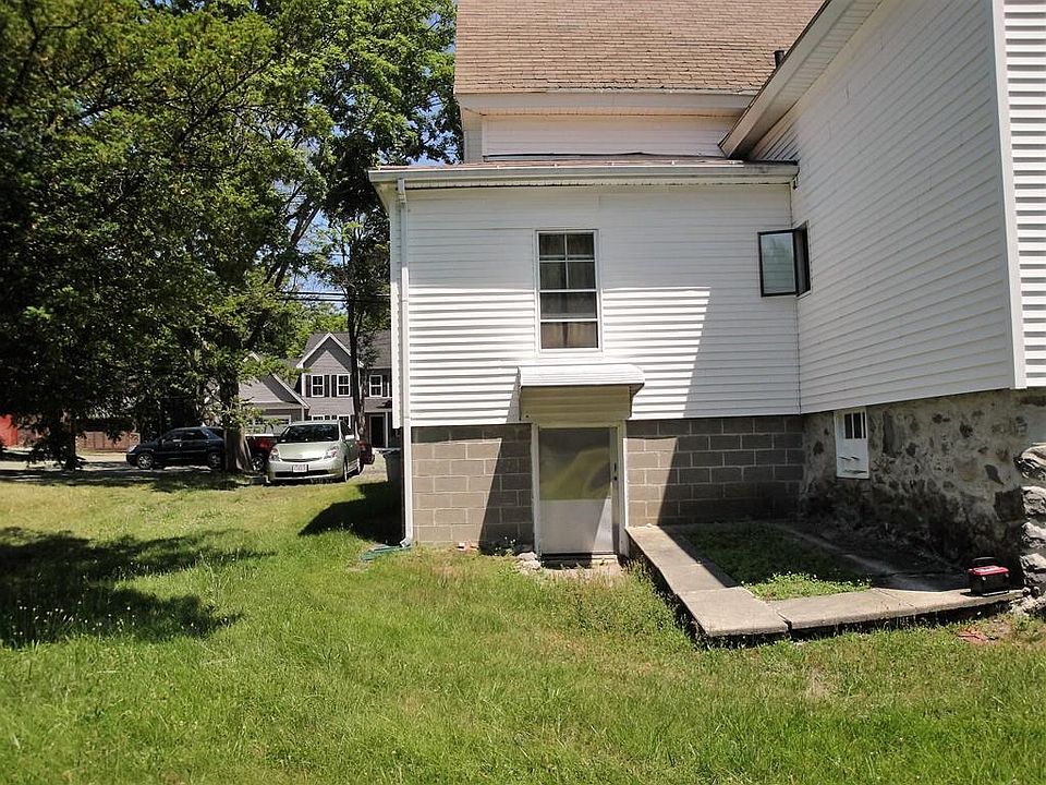 2nd image of 576 Prospect St