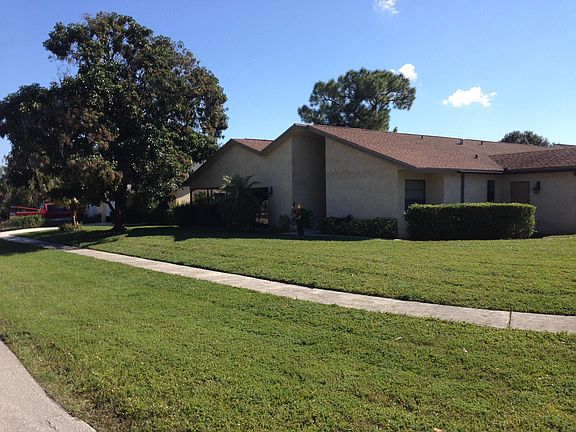 View of approach to 814 Peppertree ct