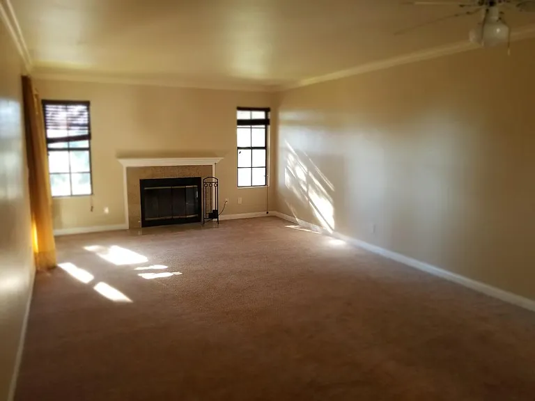 LivingRoom02