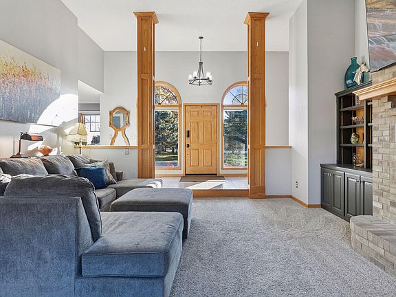 4th image of 582 Country Oaks Ln