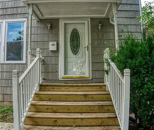 2nd image of 2009 Hertel Ave