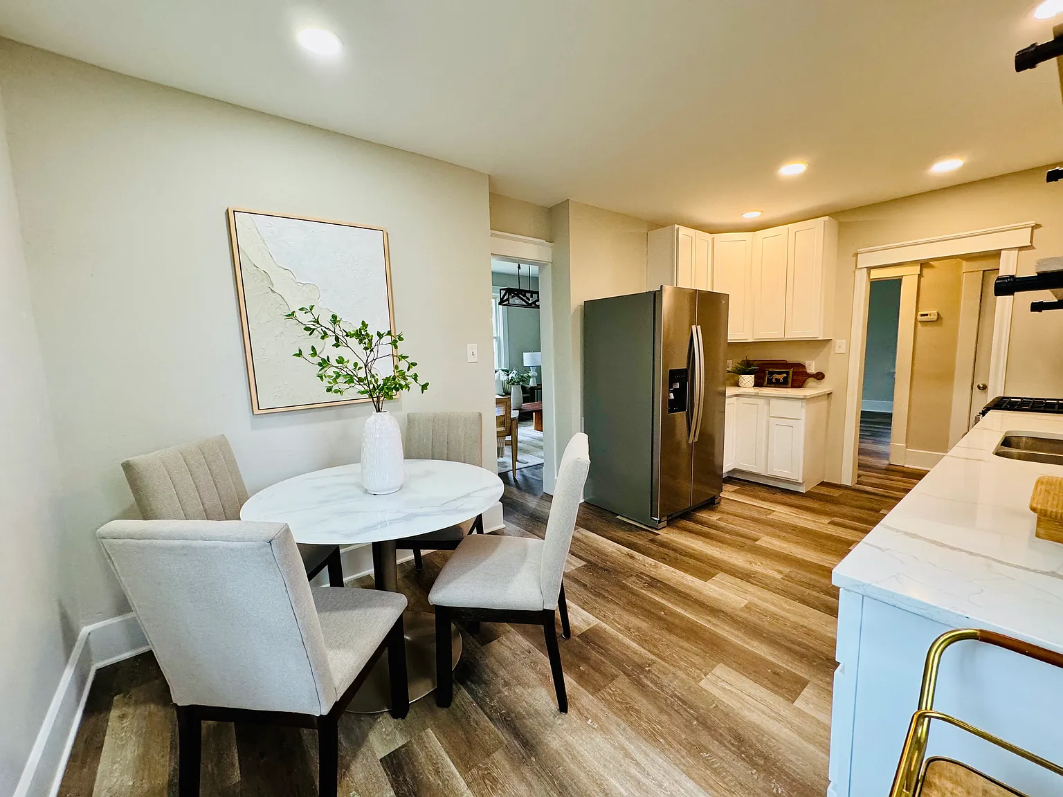 712 Angenette Ave — Photo 2