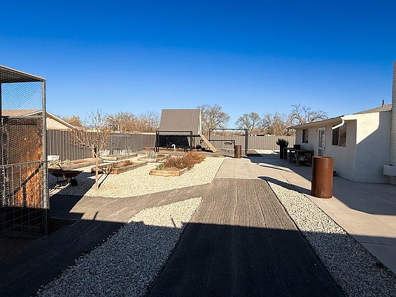 3rd image of 2801 Acequia Dr SW