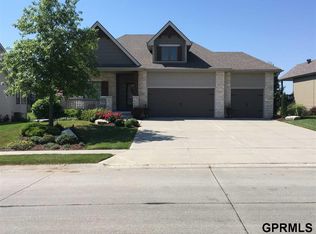 7959 Ponderosa Dr, Papillion, NE 68046