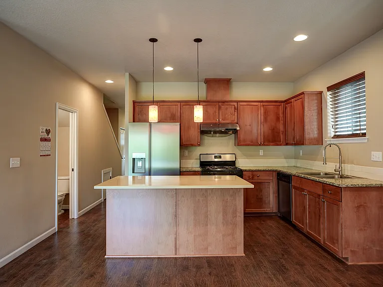 432 NE 136th Ave — Photo 9
