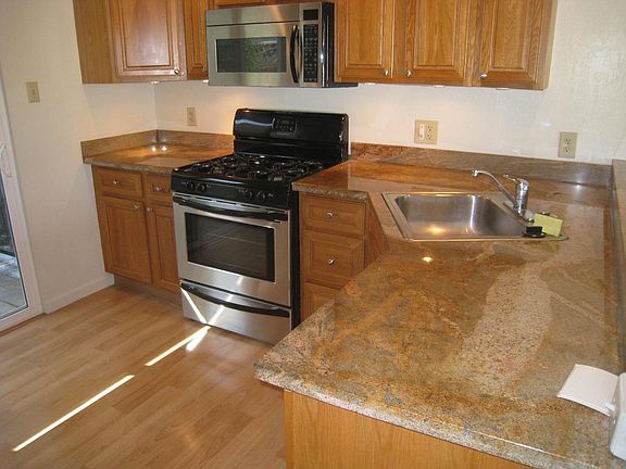 4th image of 365 Walker Dr #A