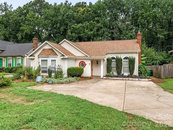 2940 Hosta Dr, Charlotte, NC 28269
