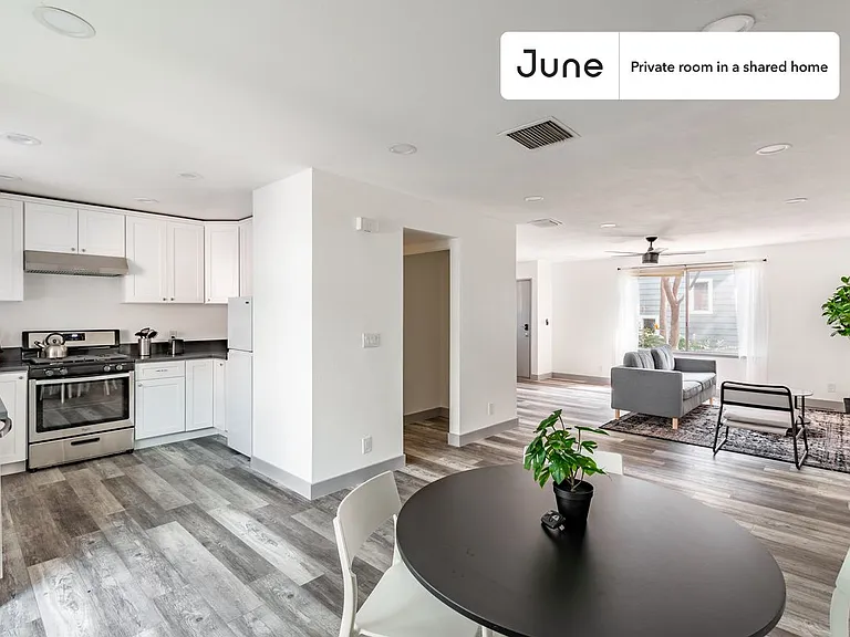 589 N Garfield Ave #B — Photo 9