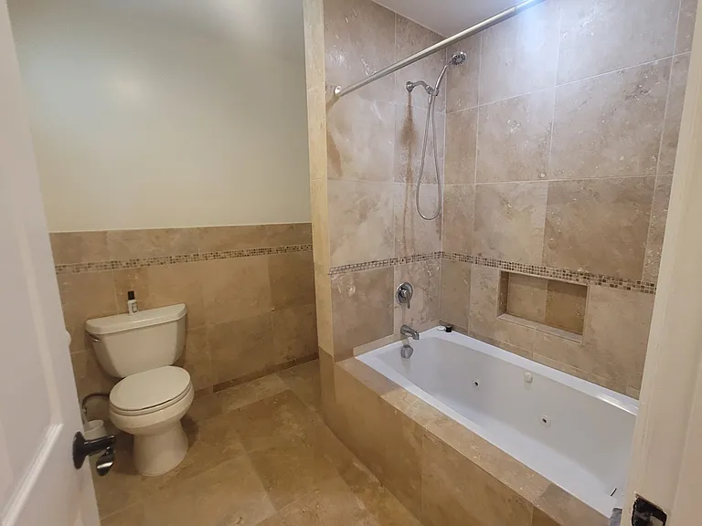 1311 W Sandison St — Photo 14