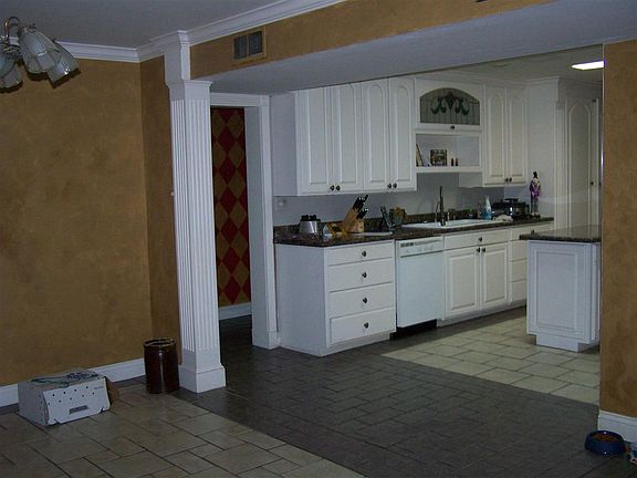 3rd image of 32 Parkway Cir #32