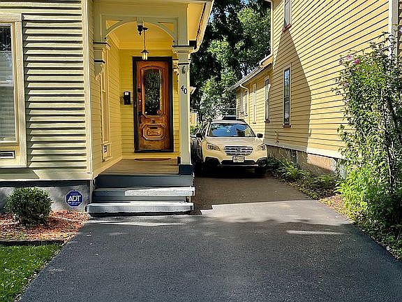 2nd image of 40 Hickory St