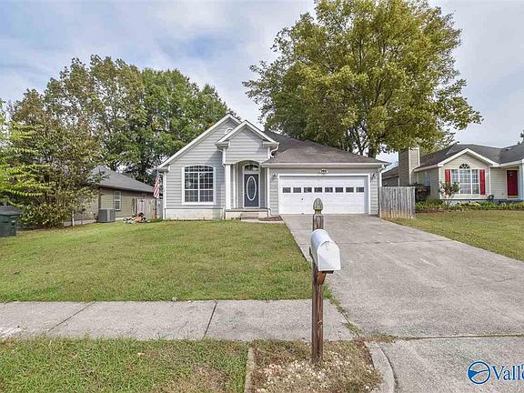2nd image of 2542 Bonnie Oaks Dr SW