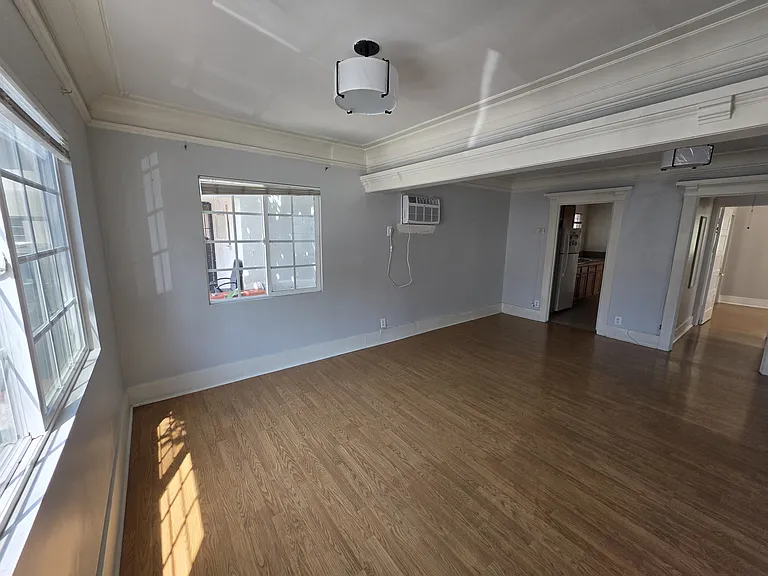 1639 N Kingsley Dr — Photo 4