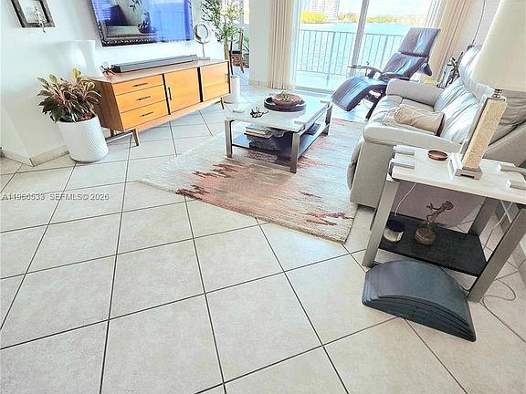 4th image of 16546 NE 26th Ave APT 2B