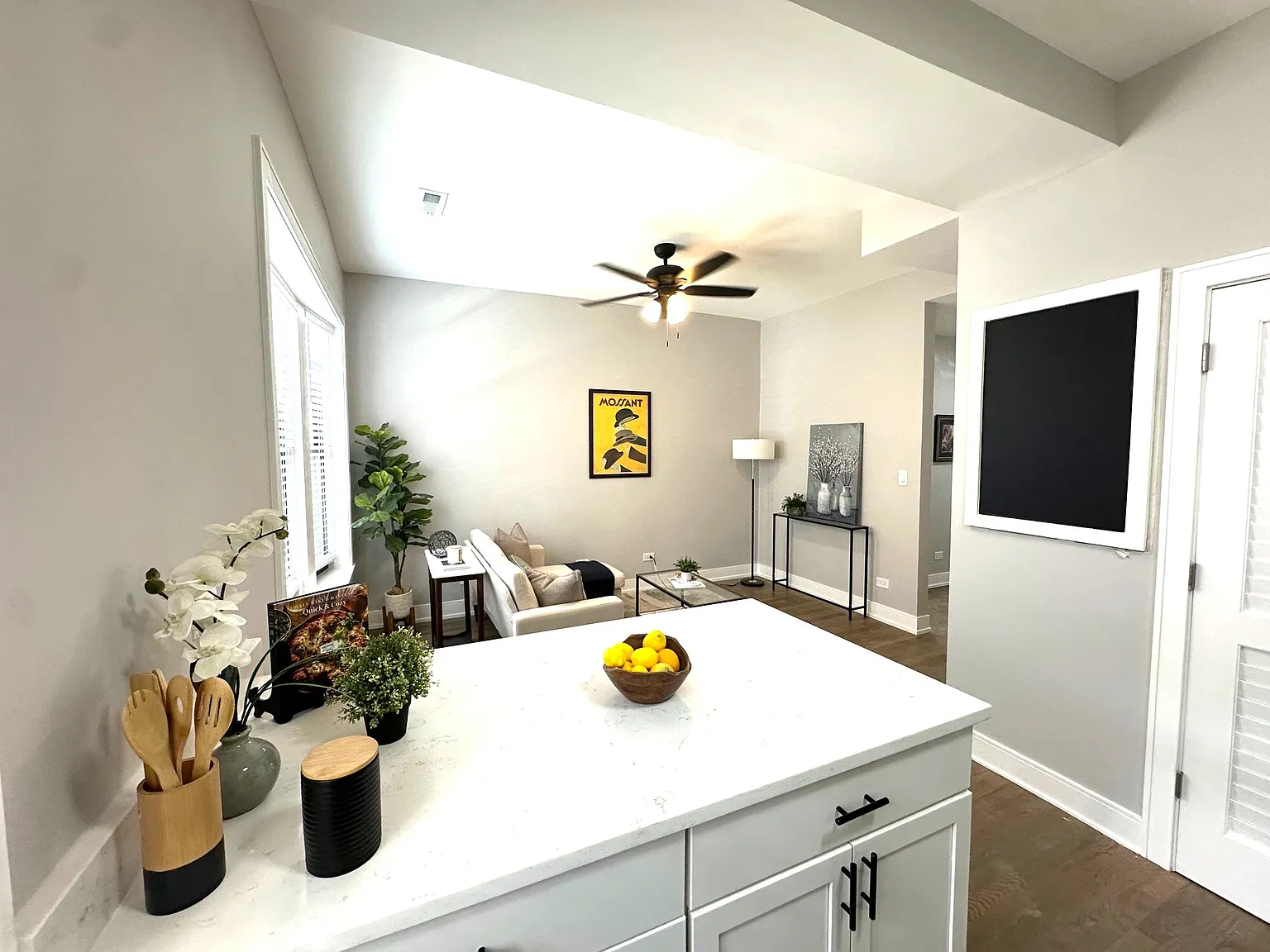 2 bed, 1100 sqft, $3,100 — Photo 3