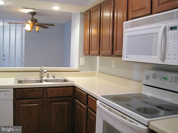 3rd image of 810 Stratford Way Unit M