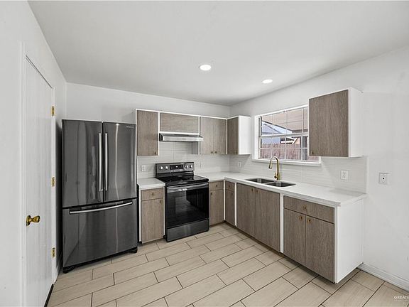 5th image of 4601 Thunderbird Ave