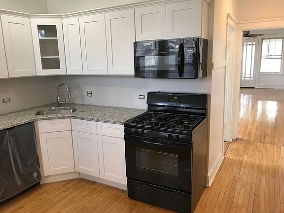 3rd image of 2417 N Maplewood Ave #1
