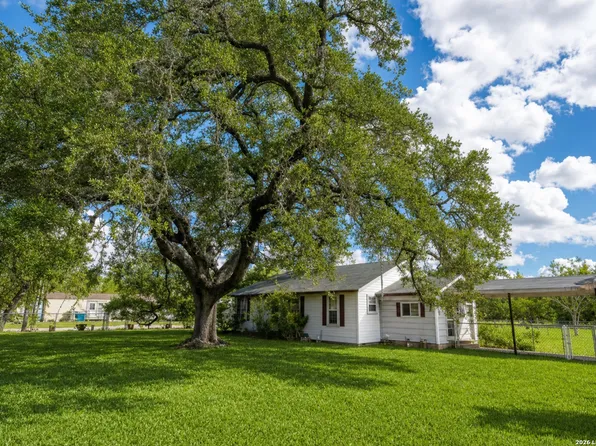 529 Avenue E, Poteet, TX 78065
