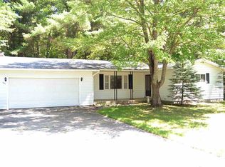 201 Woodmere Ct, Roscommon, MI 48653