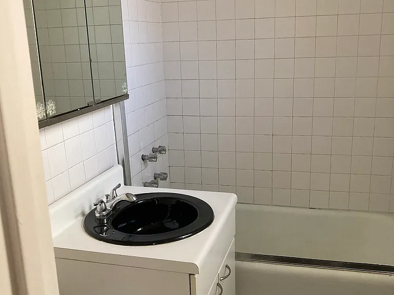 321 E 54th St #10G — Photo 11