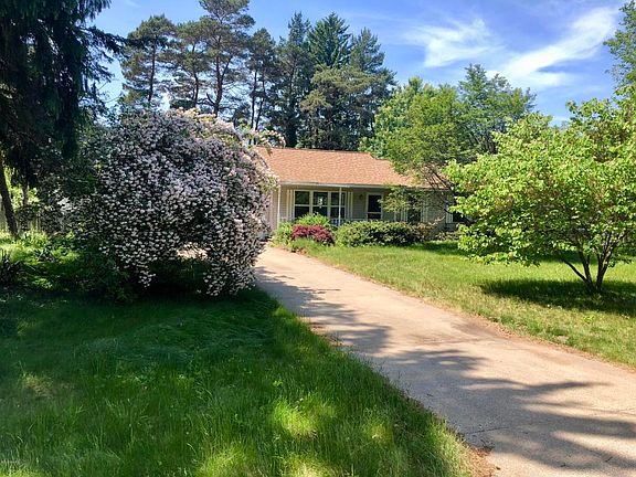 2nd image of 15577 Pine St