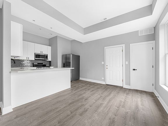 4th image of 1035 N Washtenaw Ave #1