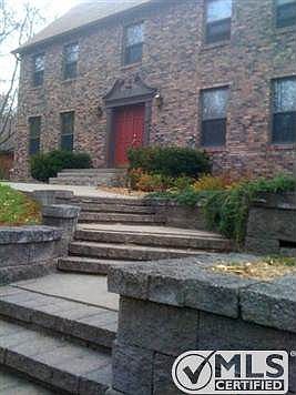 4th image of 35 Oak Hill Dr