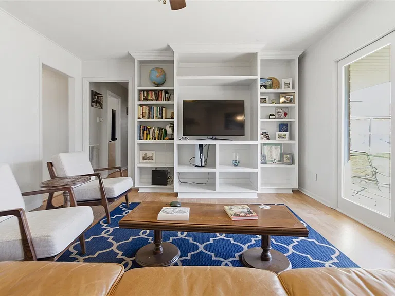 2310 Droxford Dr — Photo 4