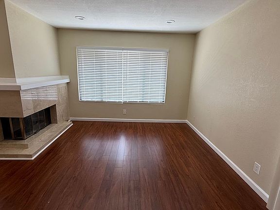 3rd image of 7305-7311 Hazeltine Ave #208