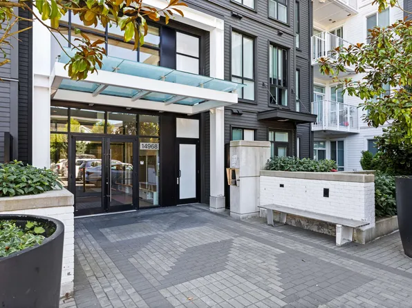 14968 101a Ave #425, Surrey, BC V3R 0E8