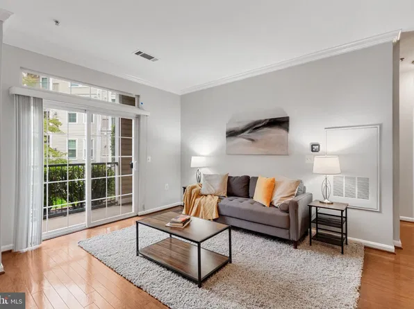 2465 Army Navy Dr APT 104, Arlington, VA 22206