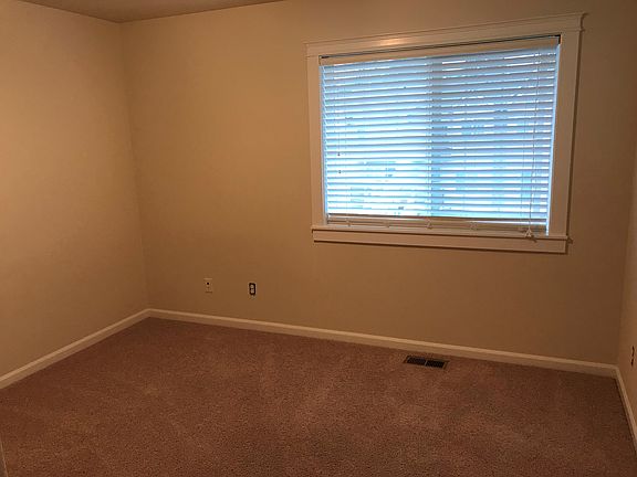 5th image of 5904 Shoreview Ln N
