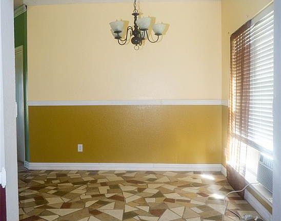 3rd image of 10271 Linda Cir